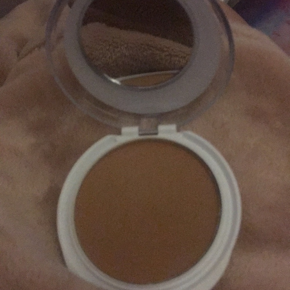 Covergirl advance radiance powder (soft honey)